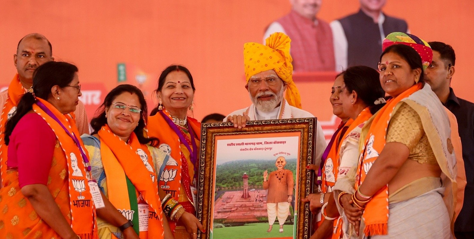 Modi at a rally in Banswara, Rajasthan (narendramodi.in)