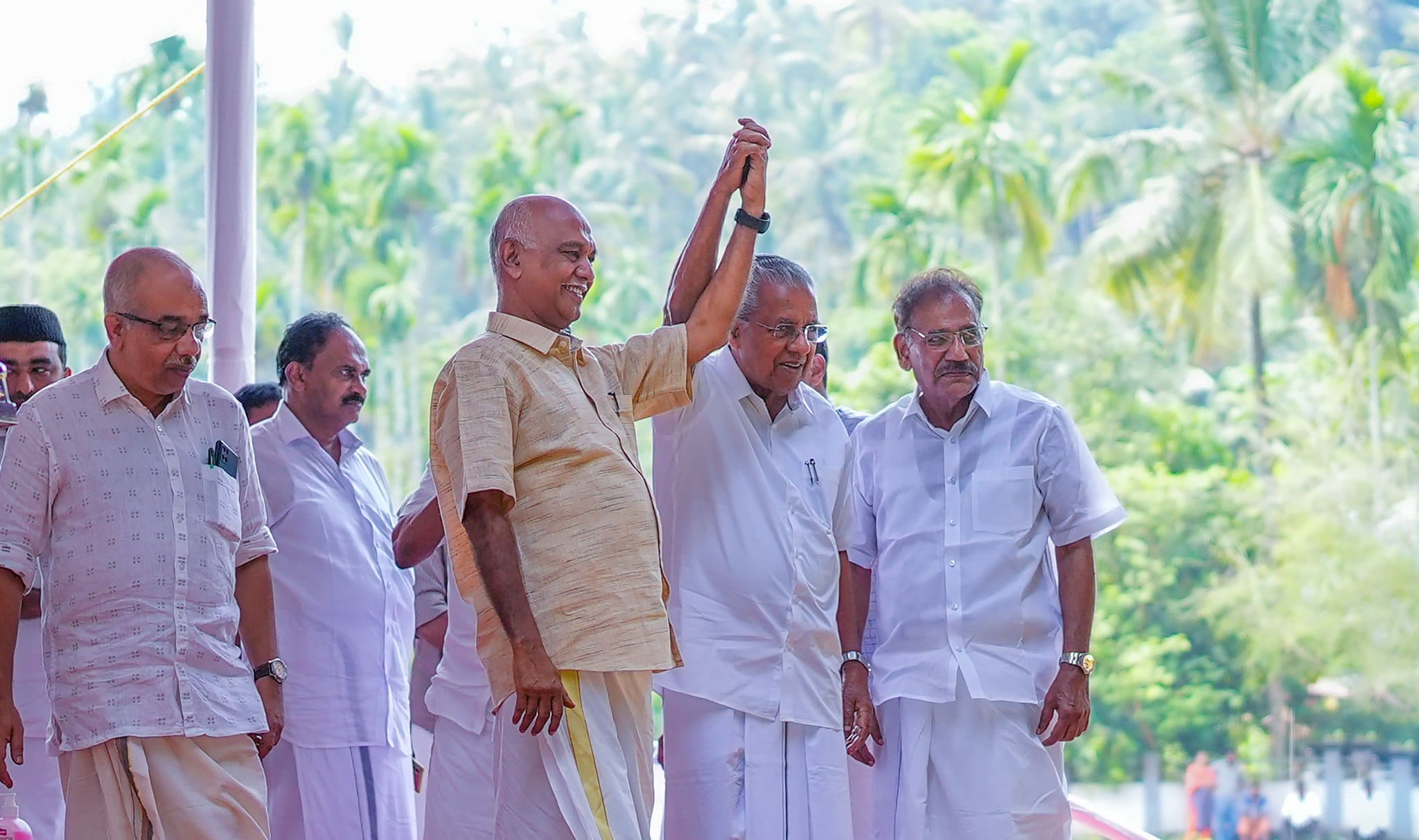 Pinarayi Vijayan, Elamaram Kareem