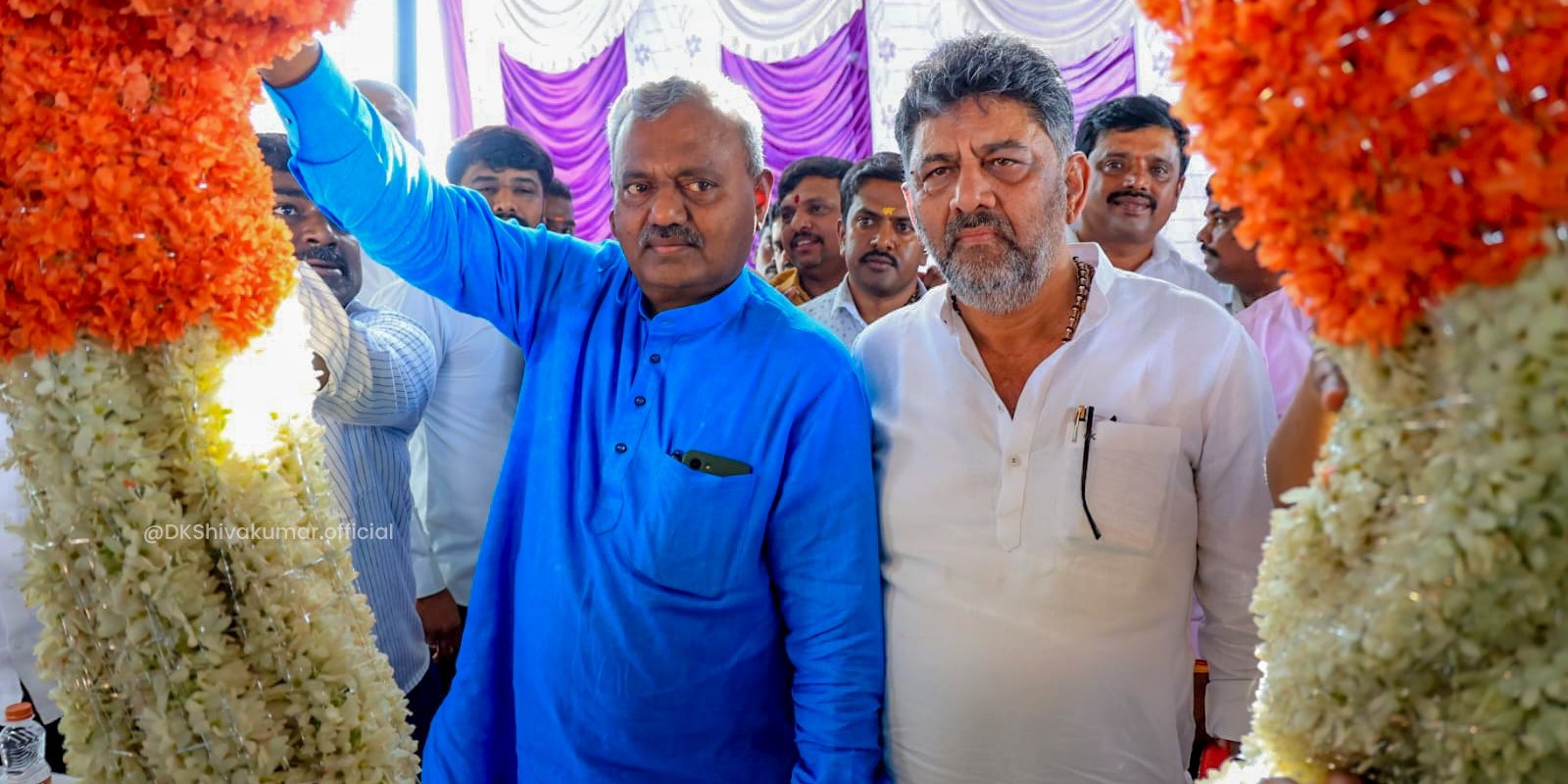 ST Somashekar with DK Shivakumar. (File photo)