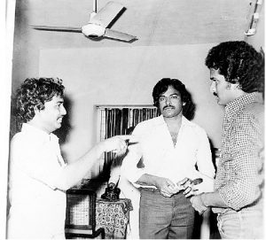 Rajendra Prasad with Chiranjeevi in 'Manchu Pallaki'. (Supplied)