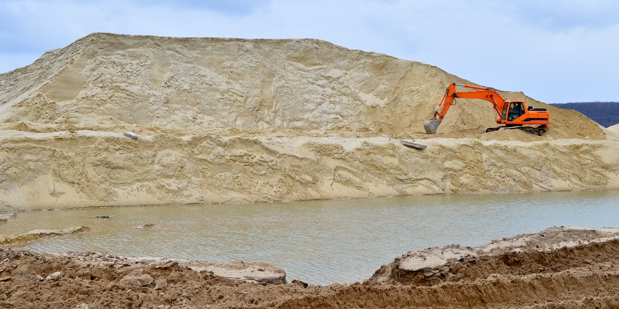 Sand mining. (iStock) Andhra Pradesh free sand policy