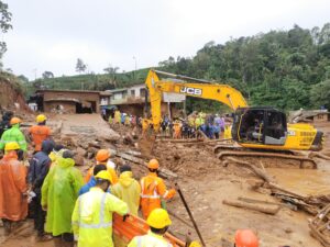 Arrival of an earthmover at Mundakkai