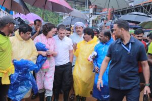 Rahul Gandhi and Priyanka Gandhi at Mundakkai