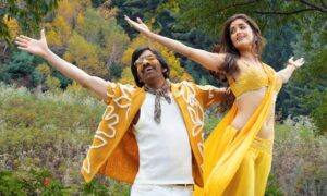 Ravi Teja and Bhagyashri Borse in a still from Mr Bachchan