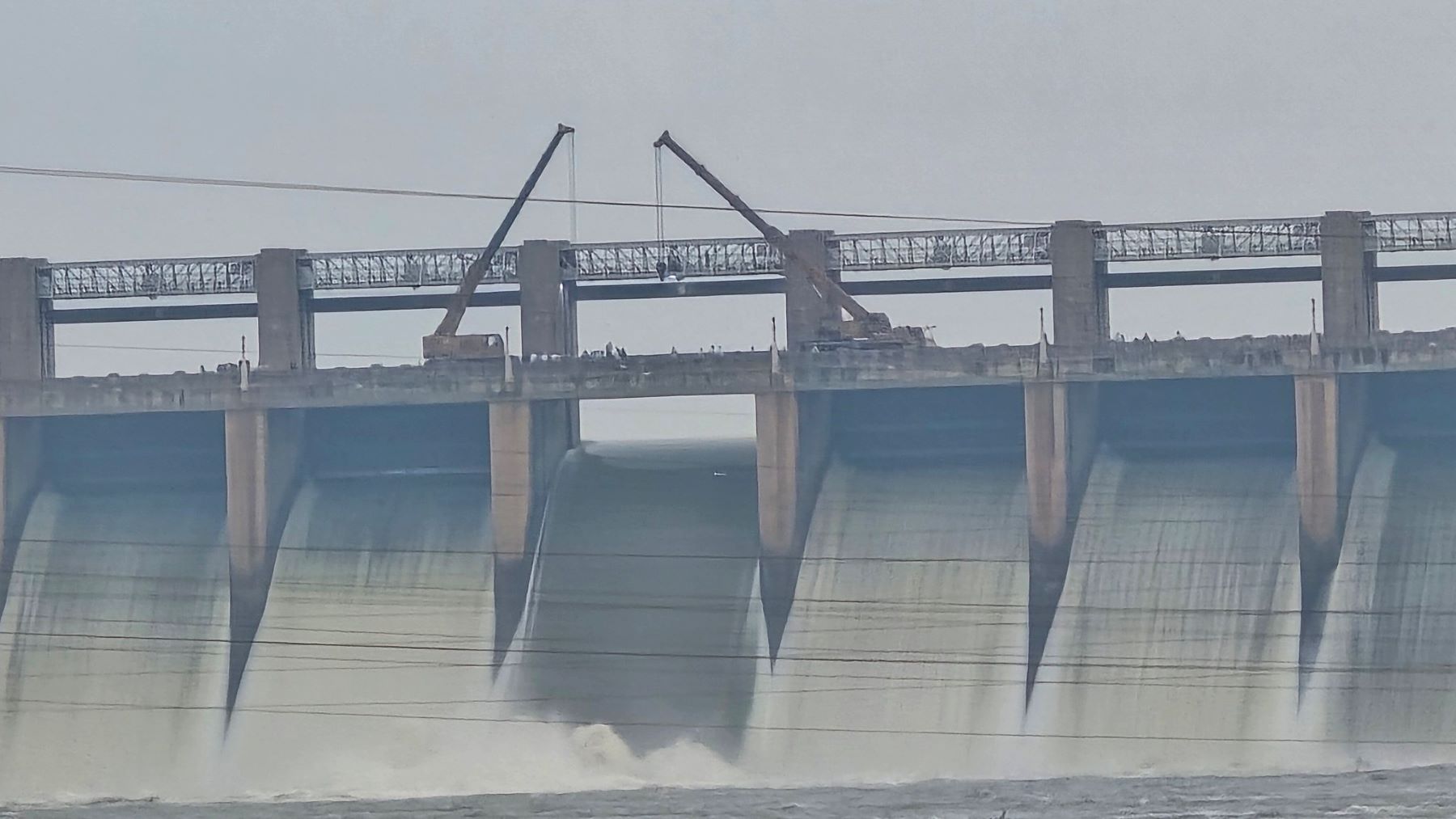 Tungabhadra Dam Crest Gate repair