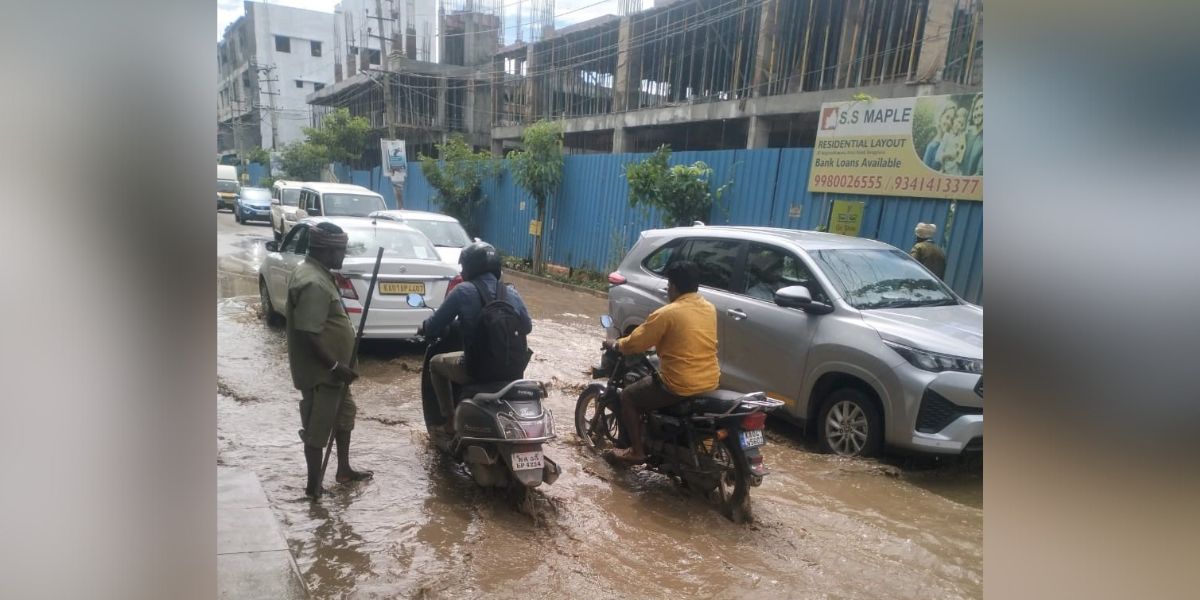 Overnight rains cause widespread waterlogging in Bengaluru Overnight rains cause widespread waterlogging in Bengaluru