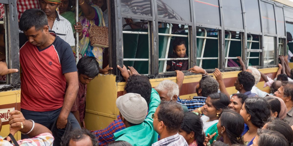 Chennai passengers suffer in crowded buses