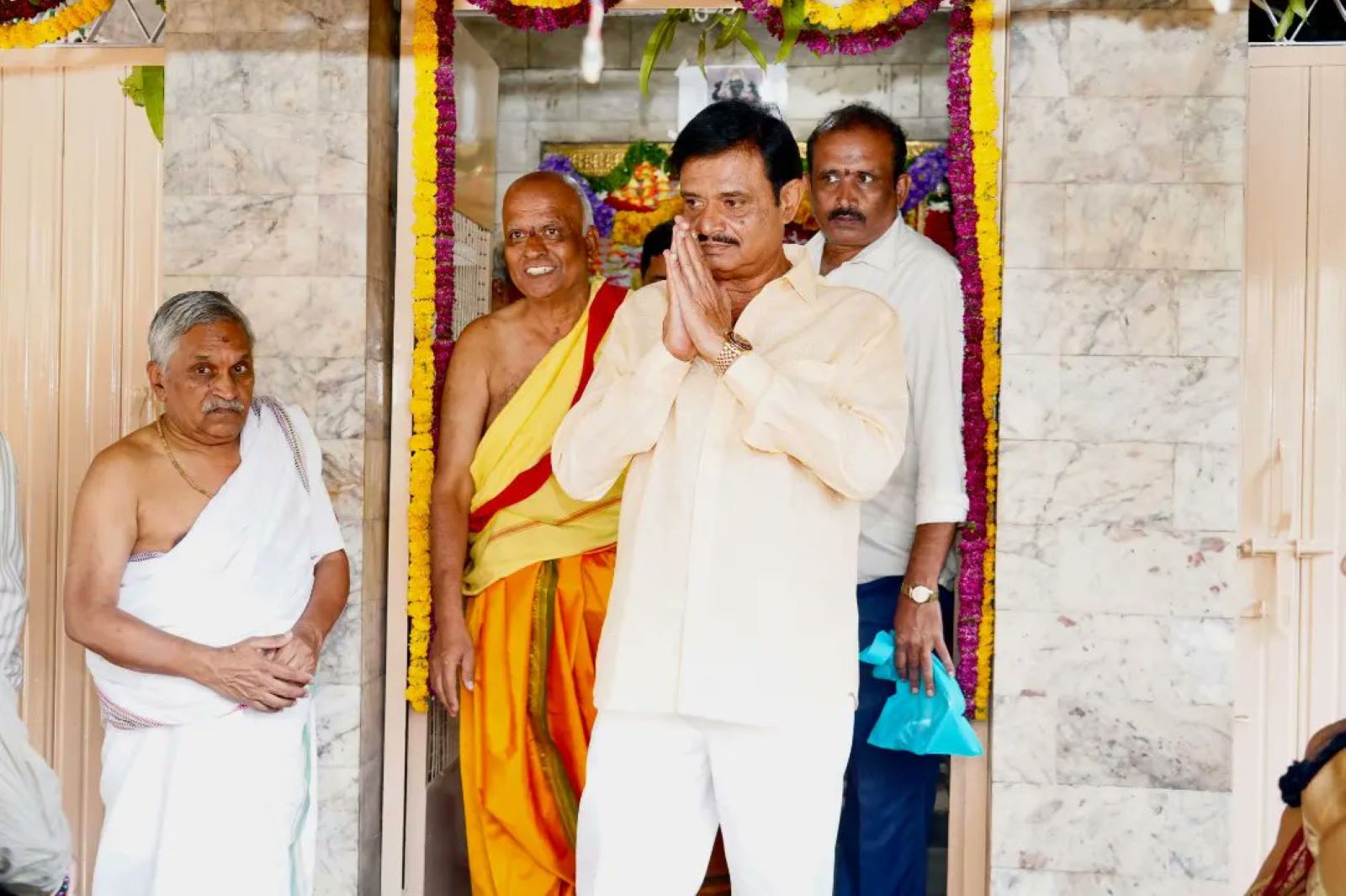 Muni Ratna Karnataka BJP Munirathna Naidu BJP Congress Rajarajeshwarinagar Constituency MLA Contractor