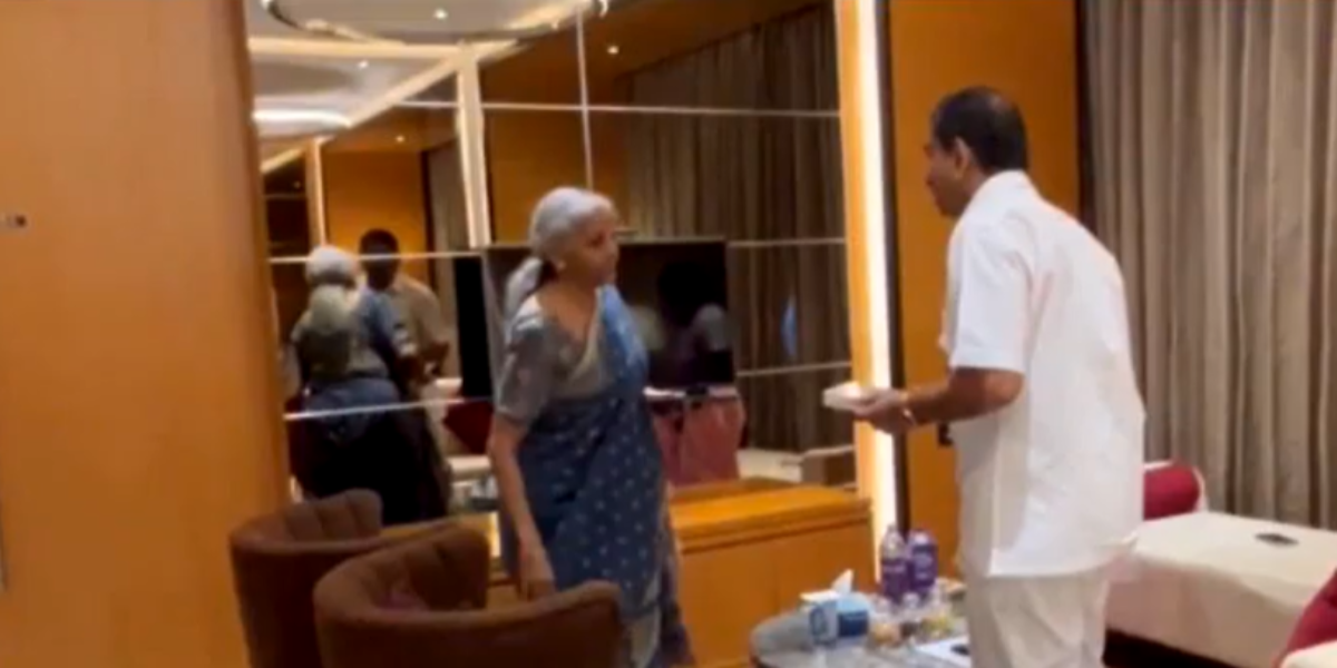 Screengrab from the video of Srinivasan apologising to Sitharaman. Sitharaman's apology to Annapoorna Srinivasan