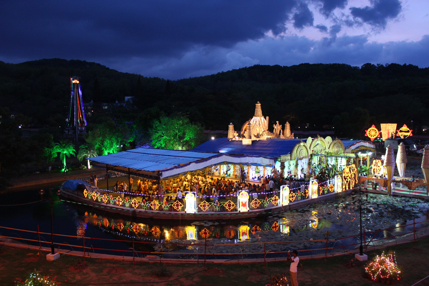 Tirumala On average, three lakh laddus are sold at Tirumala. The TTD uses about 10,000 kg of ghee for making the laddus. The average number of visitors to Tirumala shrine is about 70,000 per day. (TTD website)