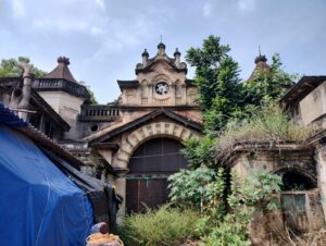 The clock on the eastern side of King Kothi.
