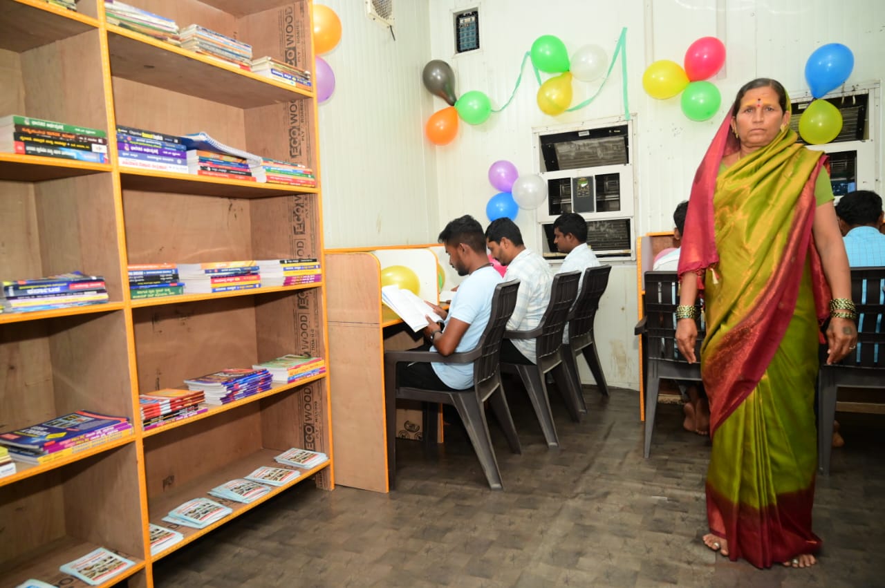 Mallava Bhimappa Meti builds a library using funds from the Gruha Lakshmi Yojana. (Suplied)