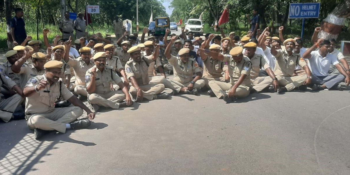 TGSP constables of Mamanuru fourth battalion in Warangal district protesting