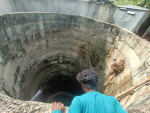 A teenager looking into well from where the water was supplied. (Sumit Jha/South First).
