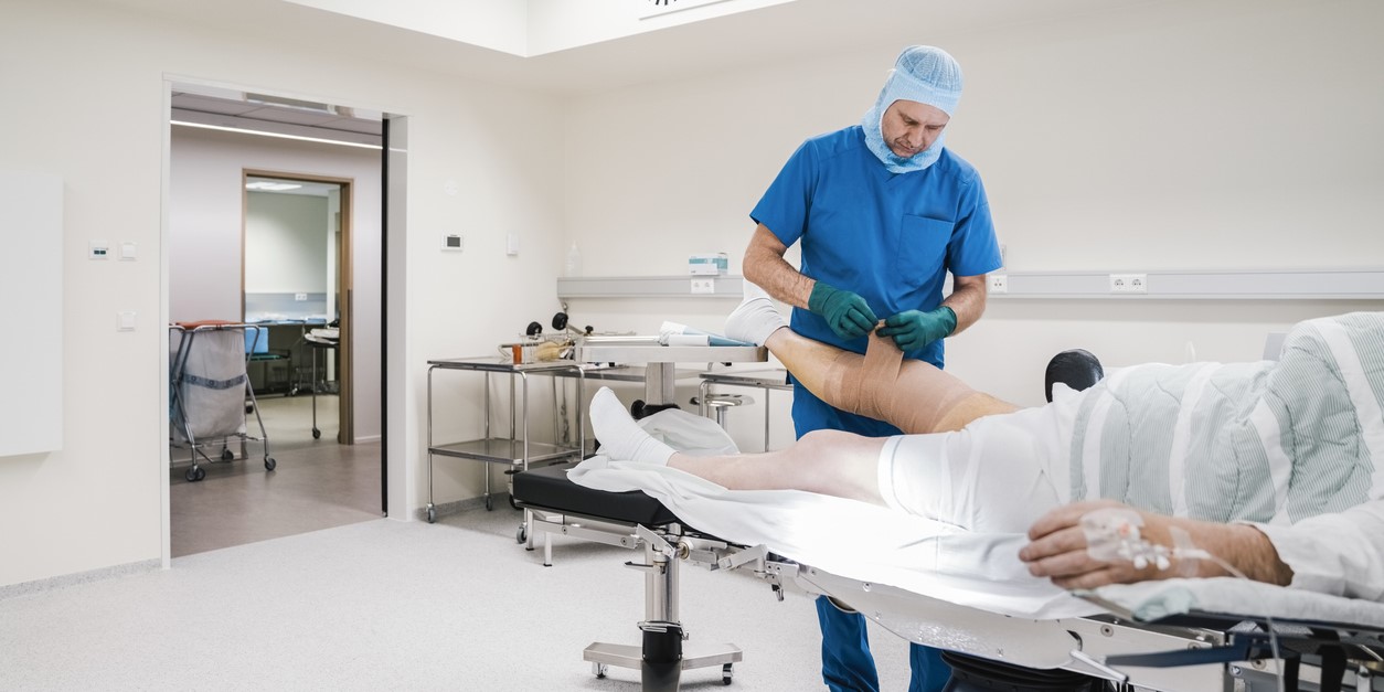 Knee replacement surgery. (iStock) second opinion helpline Karnataka