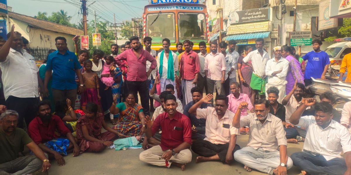 CPM members protesting over infant’s death Protest over newborn's death in Mayiladuthurai