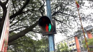 A confusing pedastrian traffic signal.