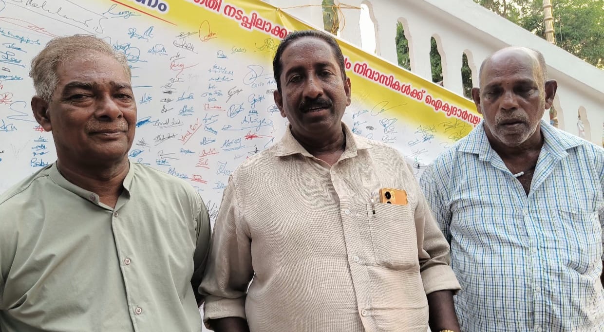 Joseph Benny (Centre) with protest leaders Martin (L) and Nelson.