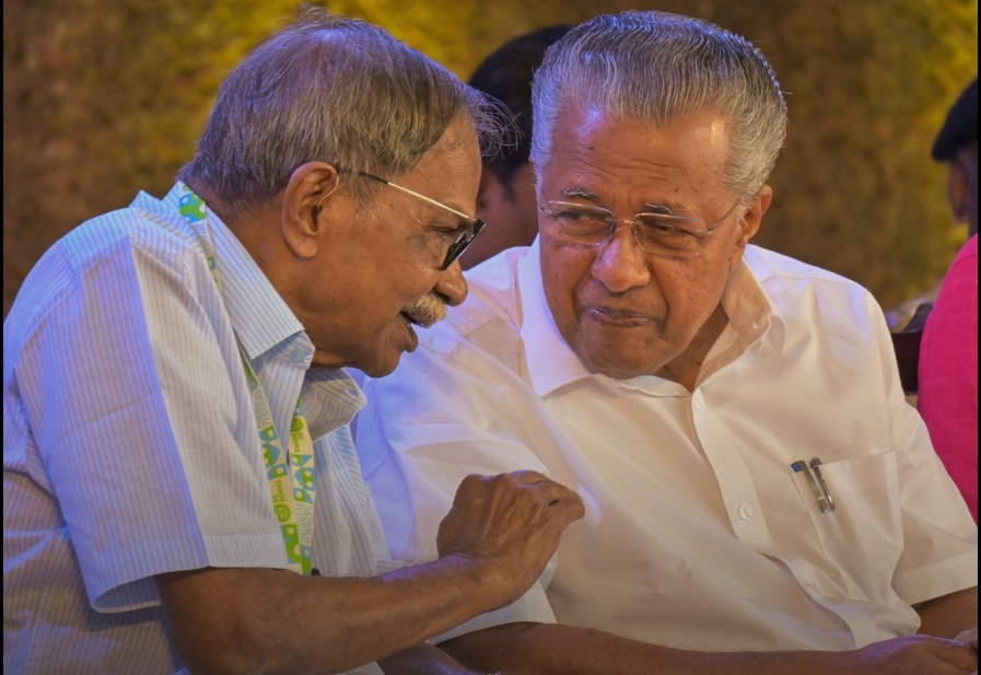 MT-Pinarayi MT and CM Pinarayi Vijayan during KLF in January.