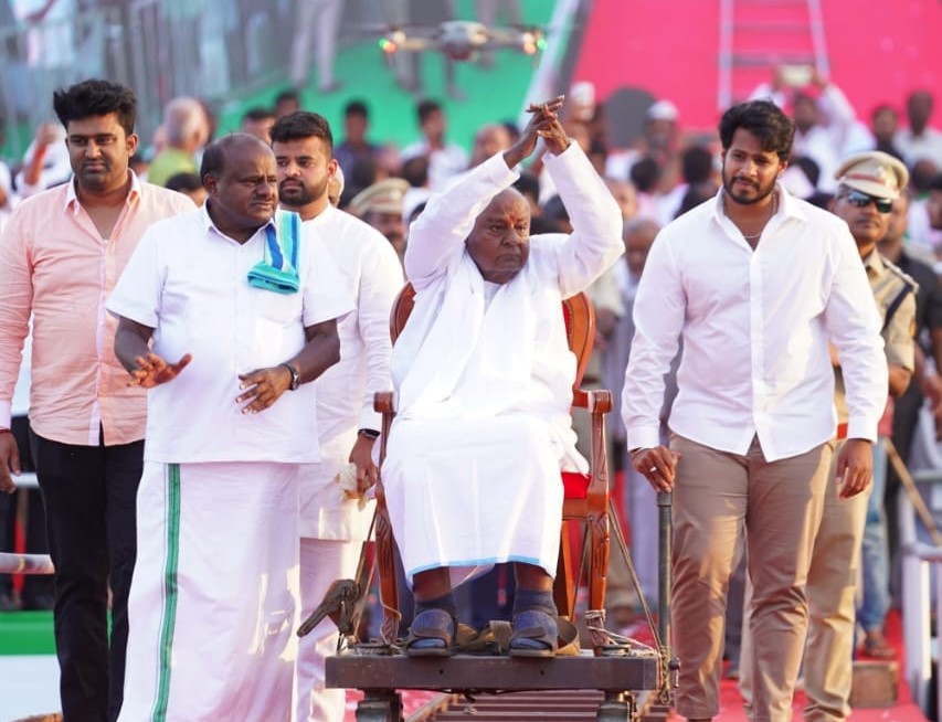 Nikhil JD(S) JD(S) Former PM HD Deve Gowda Union Minister HD Kumaraswamy Nikhil Kumaraswamy Hassan Mandya Bengaluru