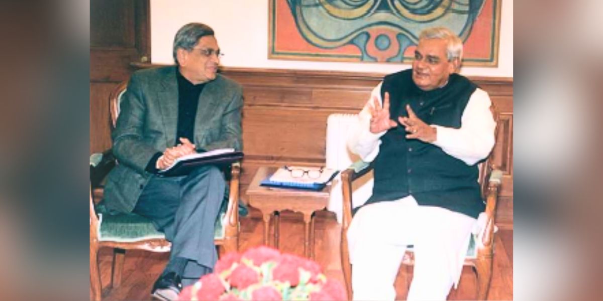 SM Krishna with former prime minister AB Vajpayee.