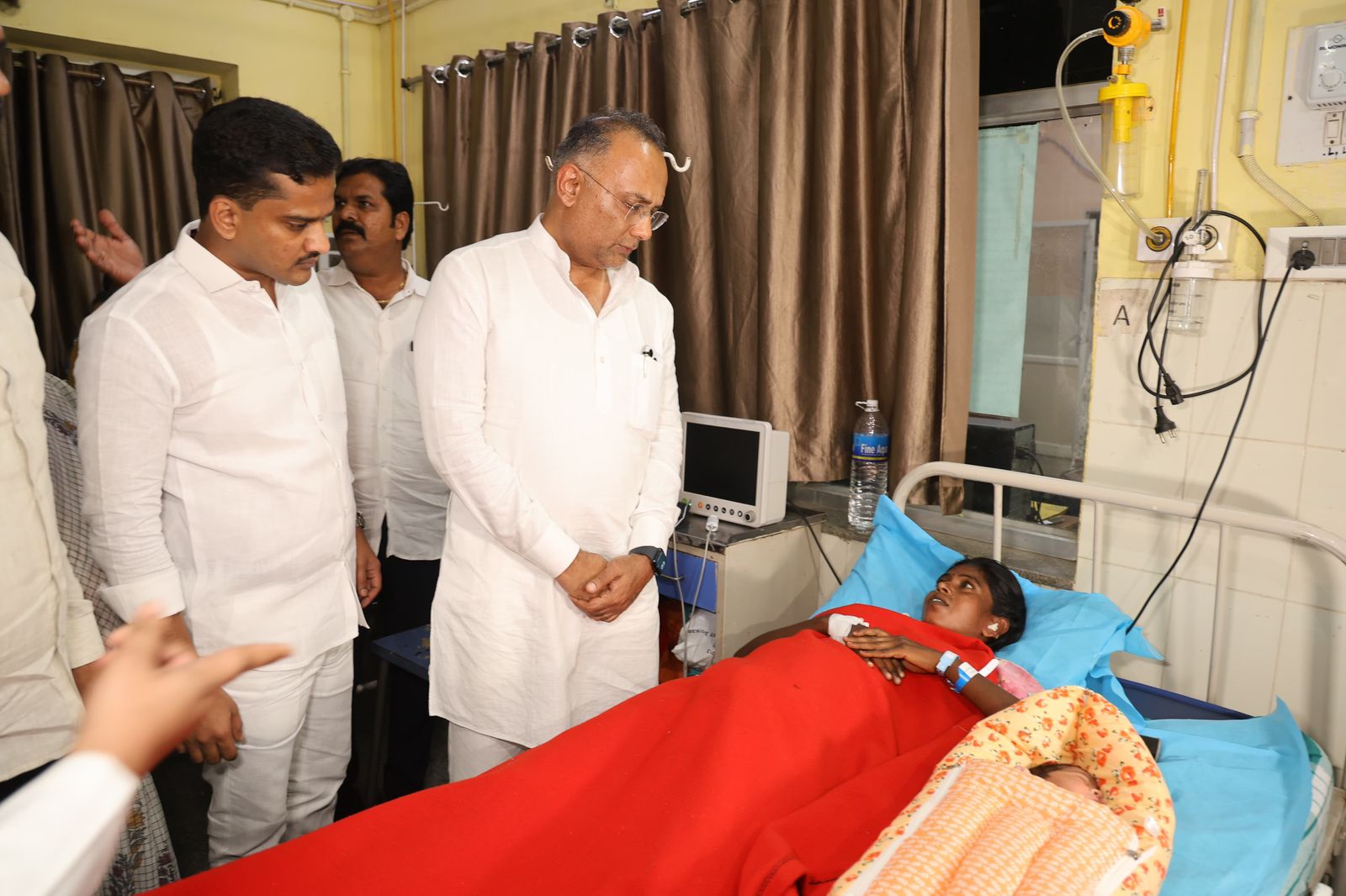 gundurao hospital Health Minsiter Gundurao speaking to women who are recovering after they developed some complications post C-section deliveries.