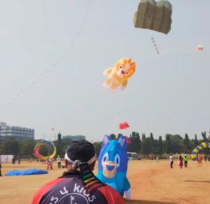 Vicky with the Bluey and Bingo kites