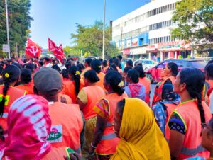 More Safai Karmacharis proceeded to join the protest