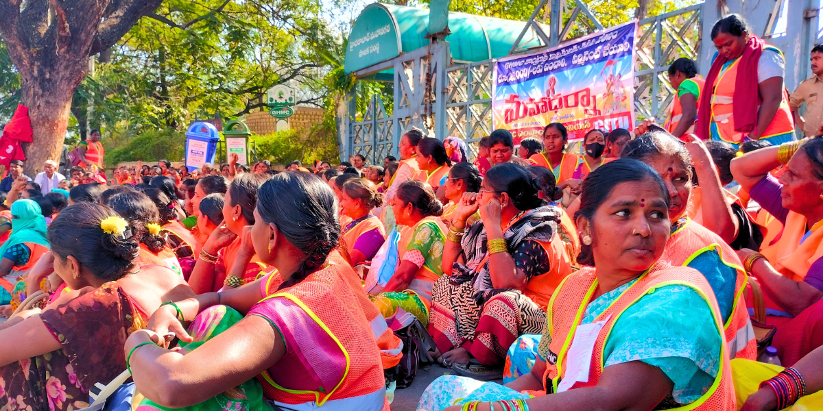 Safai Karamcharis protest for better pay and working conditions Safai Karamcharis protest for better pay and working conditions