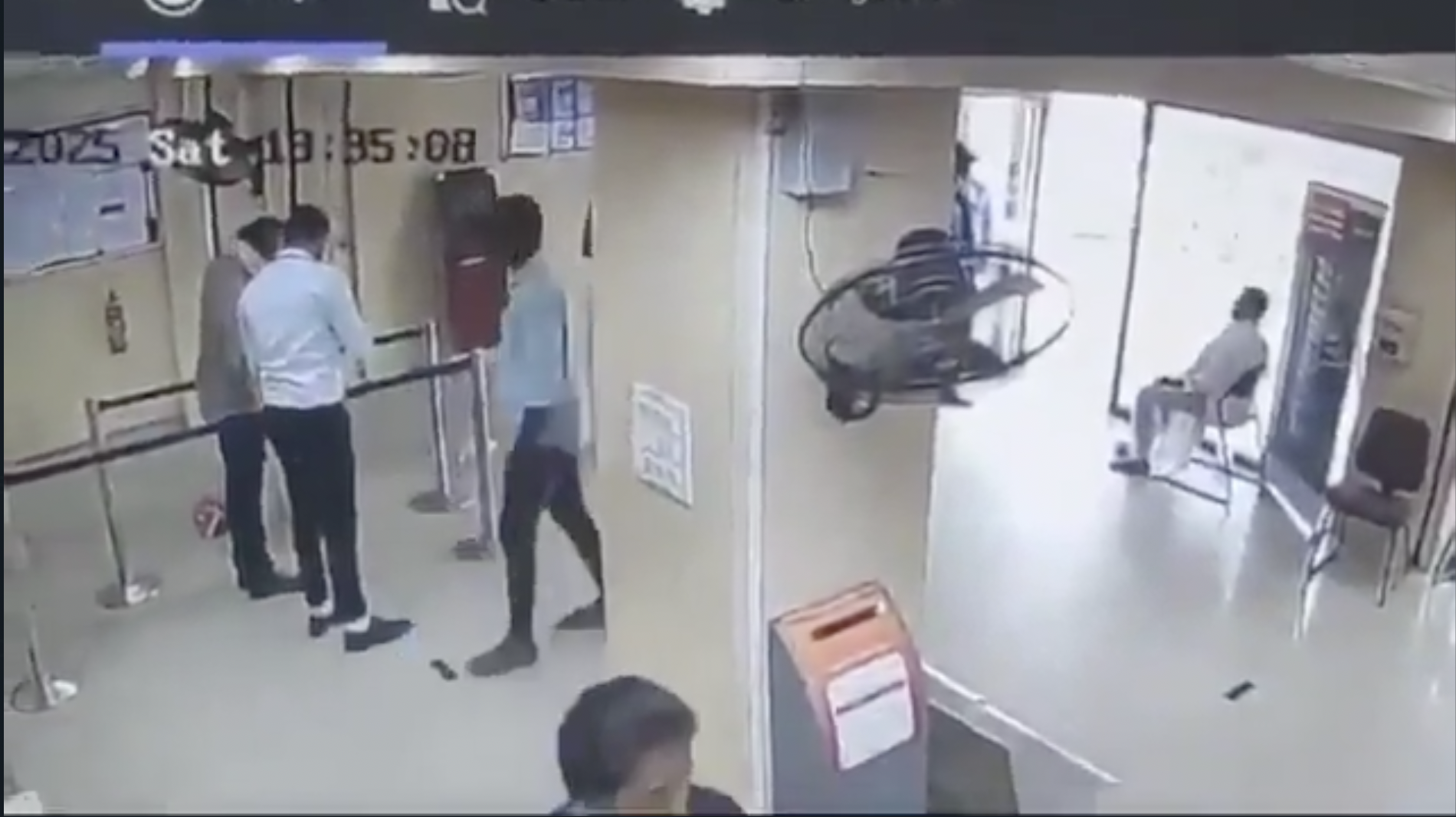 Telangana: Farmer alleges harassment by bank officials, commits suicide inside local ICICI bank Telangana: Farmer alleges harassment by bank officials, commits suicide inside local ICICI bank