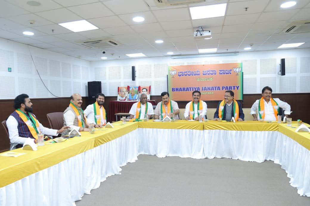 Once inseparable friends, BJP’s Sriramulu and Janardhana Reddy spar in public