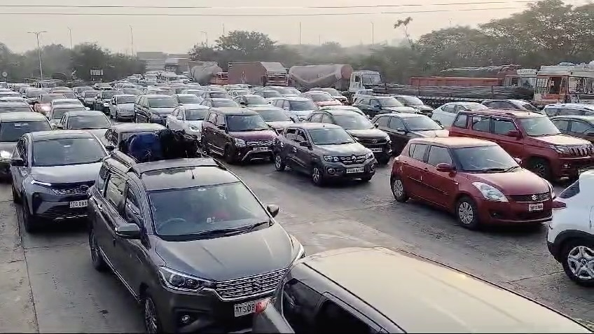 Sankranti rush clogs Hyderabad-Vijayawada highway as thousands head home