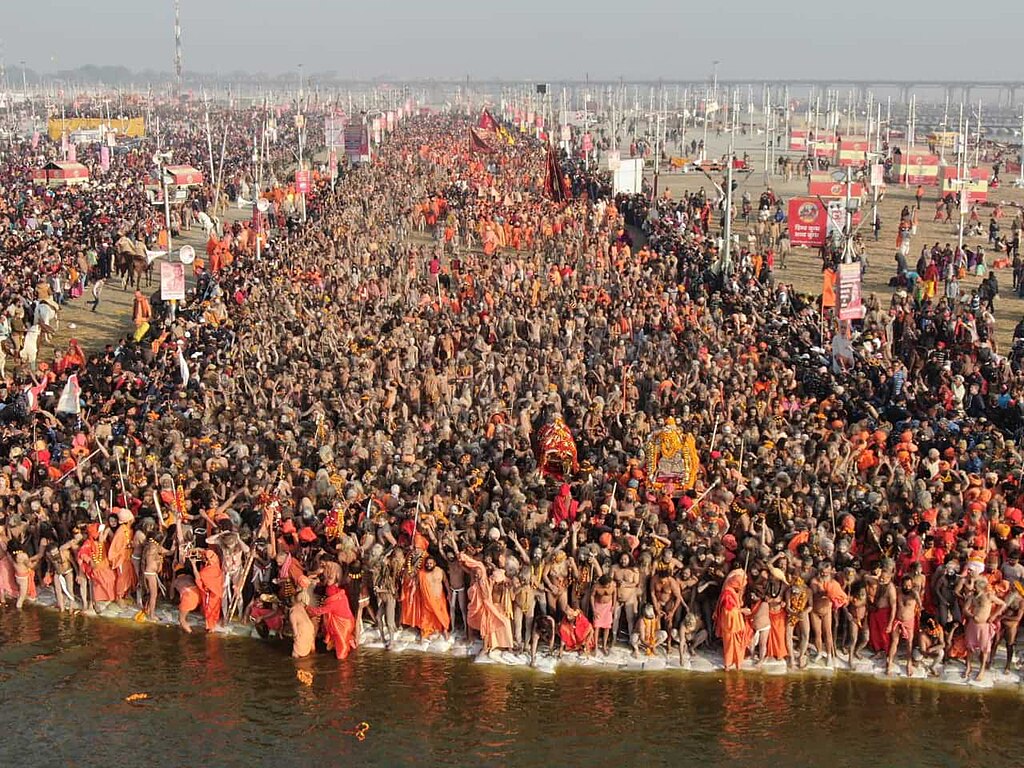 Amrit Snan-RP Saroj Devotees taking a dip on 17 January 2025. (RP Saroj/Creative Commons)