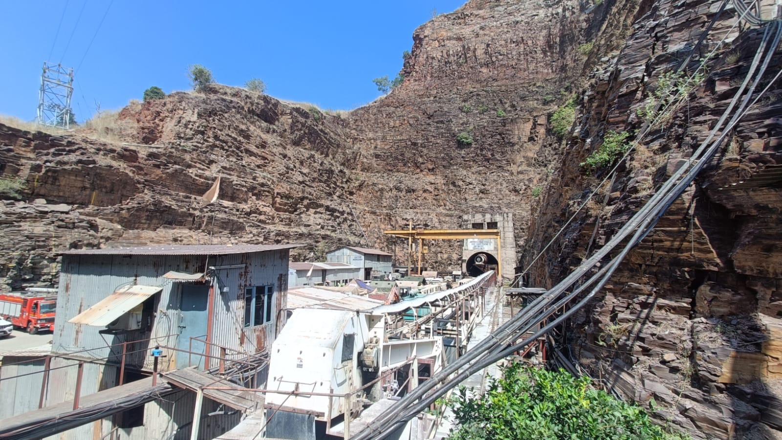 Tunnel Eight workers have been trapped in the debris for the past six days ever since a part of the tunnel’s roof collapsed at Domapenta in Telangana’s Nagarkurnool district on 22 February morning. (Sumit Jha/South First)