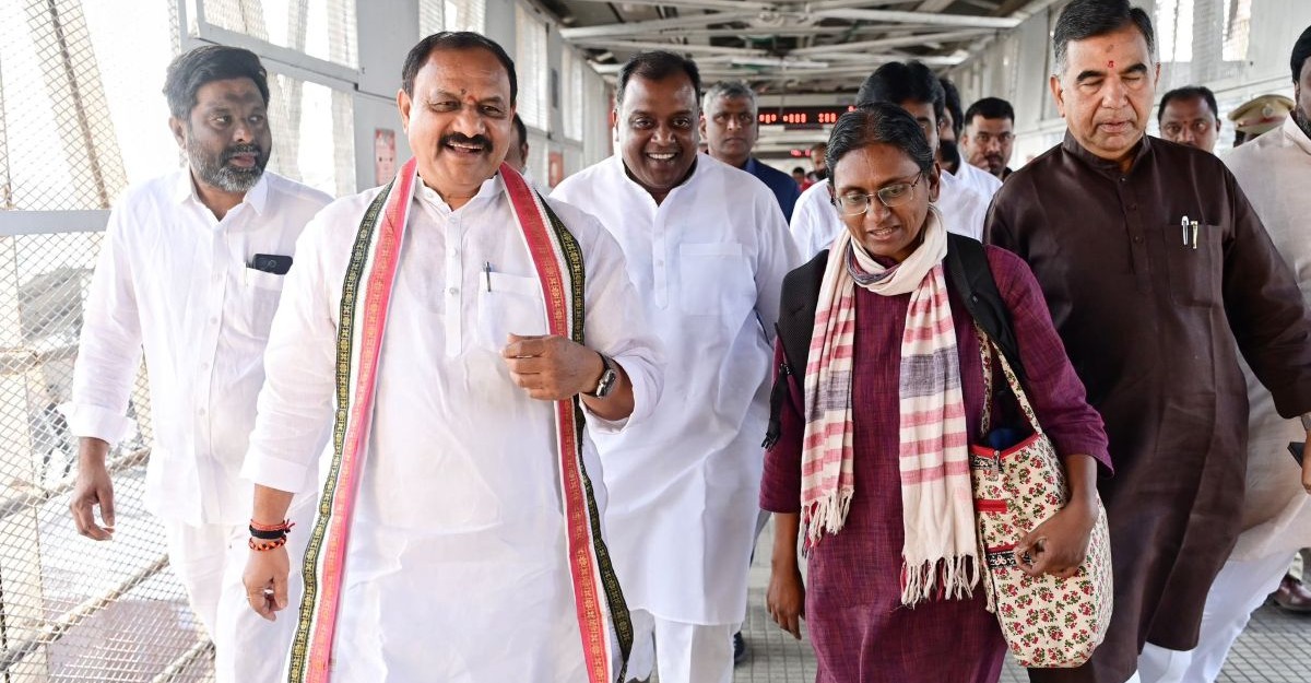 Meenakshi Nataraj with TPCC Mahesh Kumar Meenakshi Nataraj with TPCC Mahesh Kumar