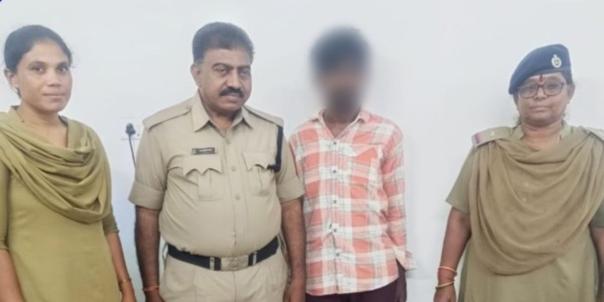 Railway police apprehend two thieves