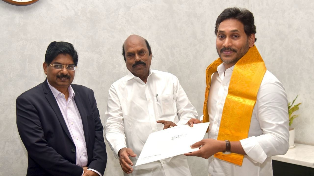Tamil Nadu Public Works Minister EV Velu and MP P Wilson met with YSRCP leader Jagan Mohan Reddy. DMK Joint Action Committee delimitation
