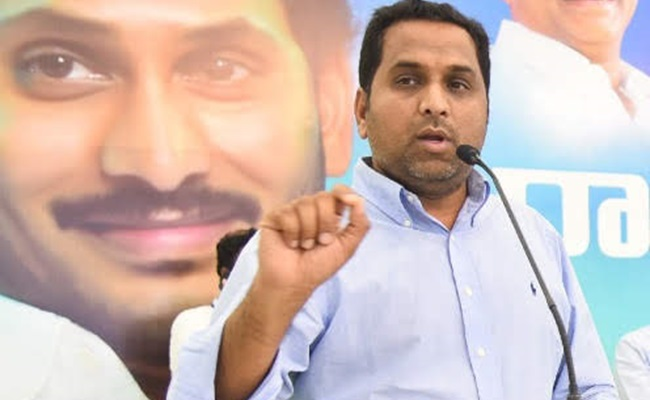 SIT detain Raj Kasireddy in connection with Andhra Pradesh liquor scam (@patriotatwork99 on X) SIT detain Raj Kasireddy in connection with Andhra Pradesh liquor scam (@patriotatwork99 on X)
