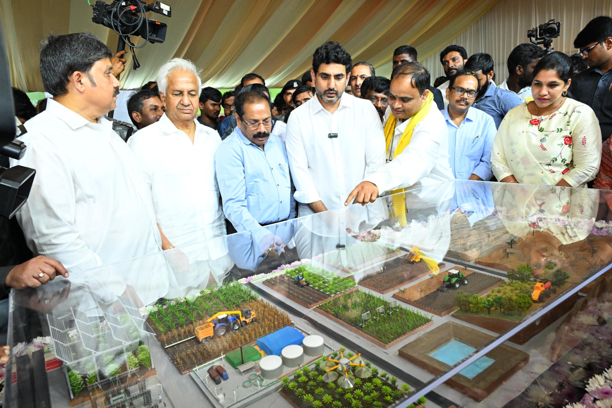 Lokesh lays foundation stone for ₹135 crore CBG plant by Reliance New Energy (@naralokesh on X)