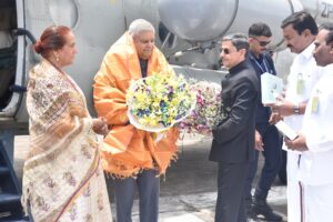 Governor RN Ravi receiving Vice-President Jagdeep Dhankhar. (Sourced)
