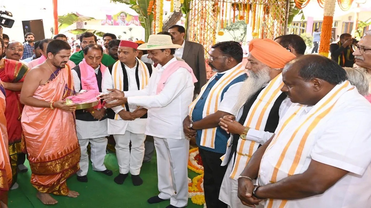 KCR-Akhilesh-HDK K Chandrashekar Rao's plan to go national failed, and post the Assembly election in Telangana, he confined himself to his farmhouse. (Supplied)