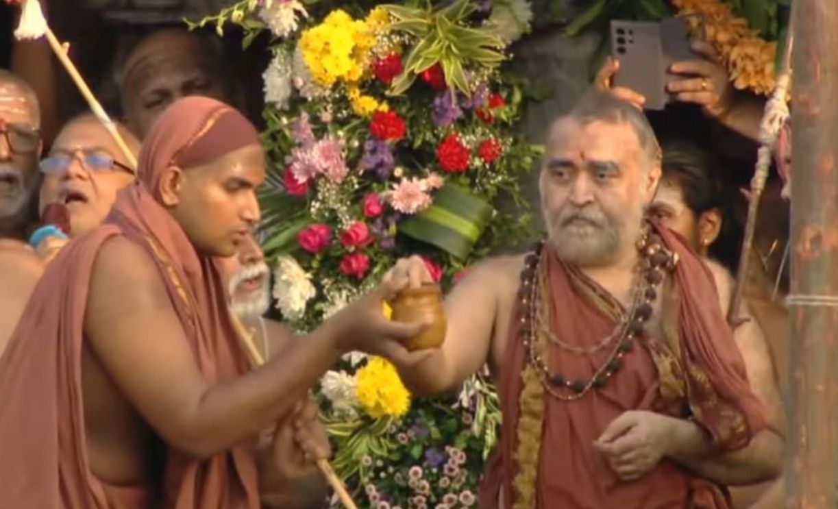 The 70th Pontiff, Sri Vijayendra Saraswathi Swamigal, installed Ganesha Sharma, hailing from Annapuram in Andhra Pradesh, as the new Peetadhipadhi at a sacred ceremony in Kachipuram's Kamakshi Amman Temple.