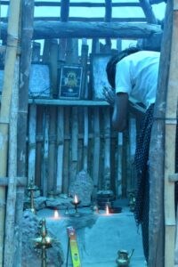 An elderly kaattunayaka woman healer offering prayers