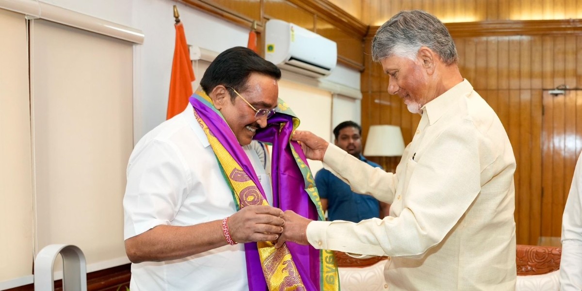 Andhra Pradesh CM Chandrababu Naidu meets Union Minister CR Paatil Andhra Pradesh CM Chandrababu Naidu meets Union Minister CR Paatil