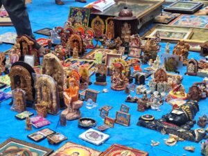 Idols and pictures that are collected for recycling.
