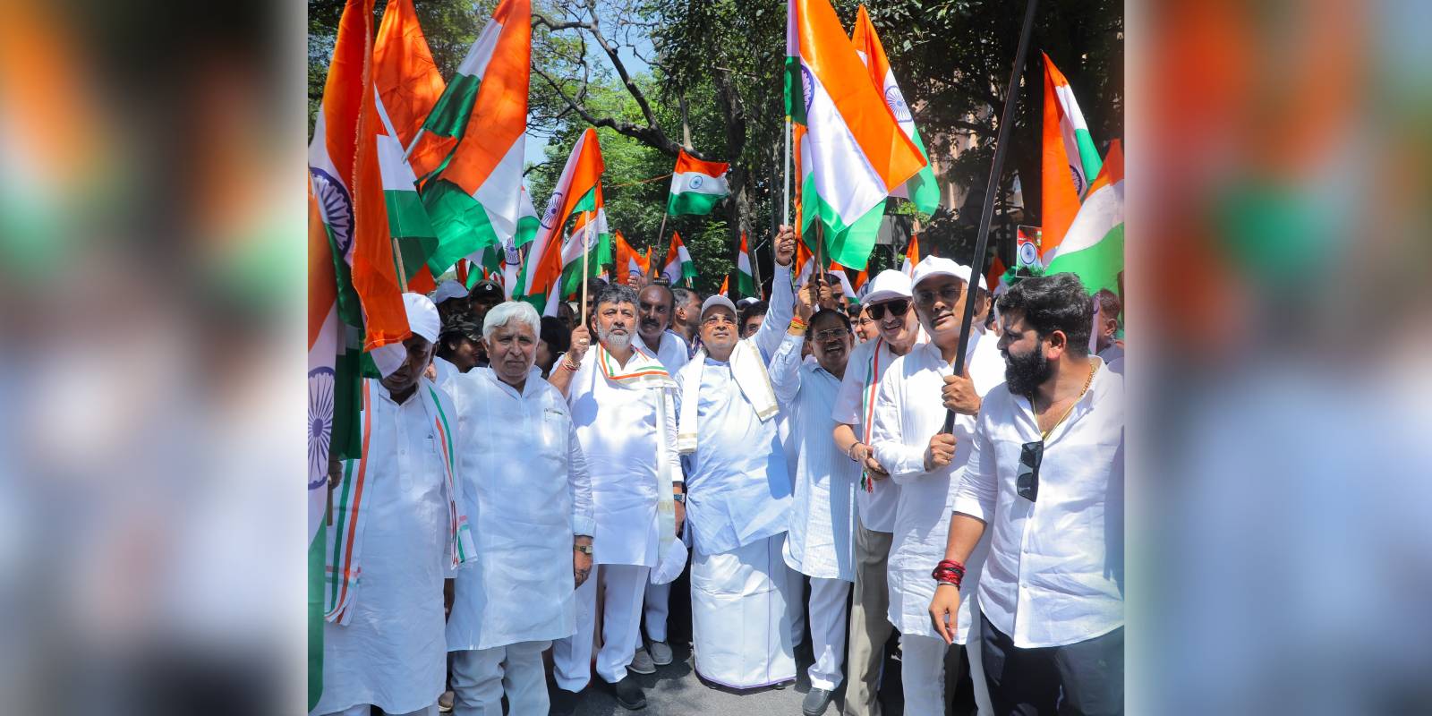CM Siddaramaiah and Dy CM DK Shivakumar at the Tiranga Yatra CM Siddaramaiah and Dy CM DK Shivakumar at the Tiranga Yatra