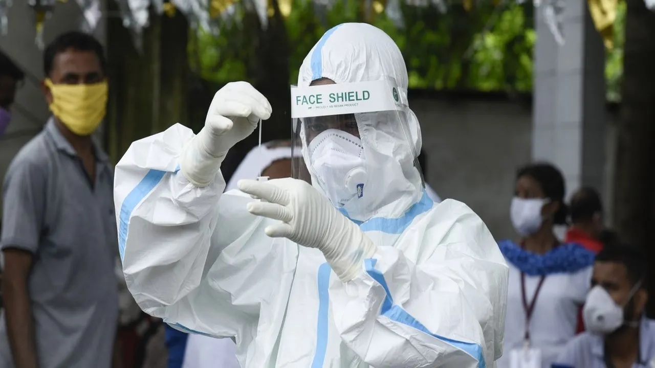 States and UTs have been asked to focus on the availability of diagnostic facilities, essential medicines, personal protective equipment (PPE), isolation beds, medical oxygen, intensive care units, and ventilator-supported beds. (Representational pic/iStock)