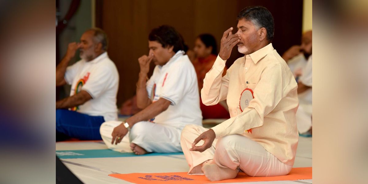 Andhra Pradesh Chief Miniter Chandrababu Naidu performing yoga. (File image)