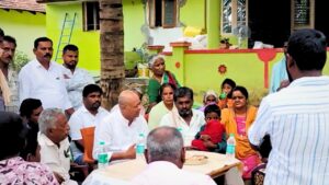 Former Minister Narayana Gowda meeting the family