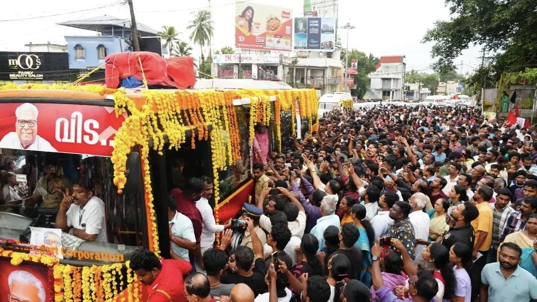VS Achuthanandan’s final journey turns into a river of red and remembrance